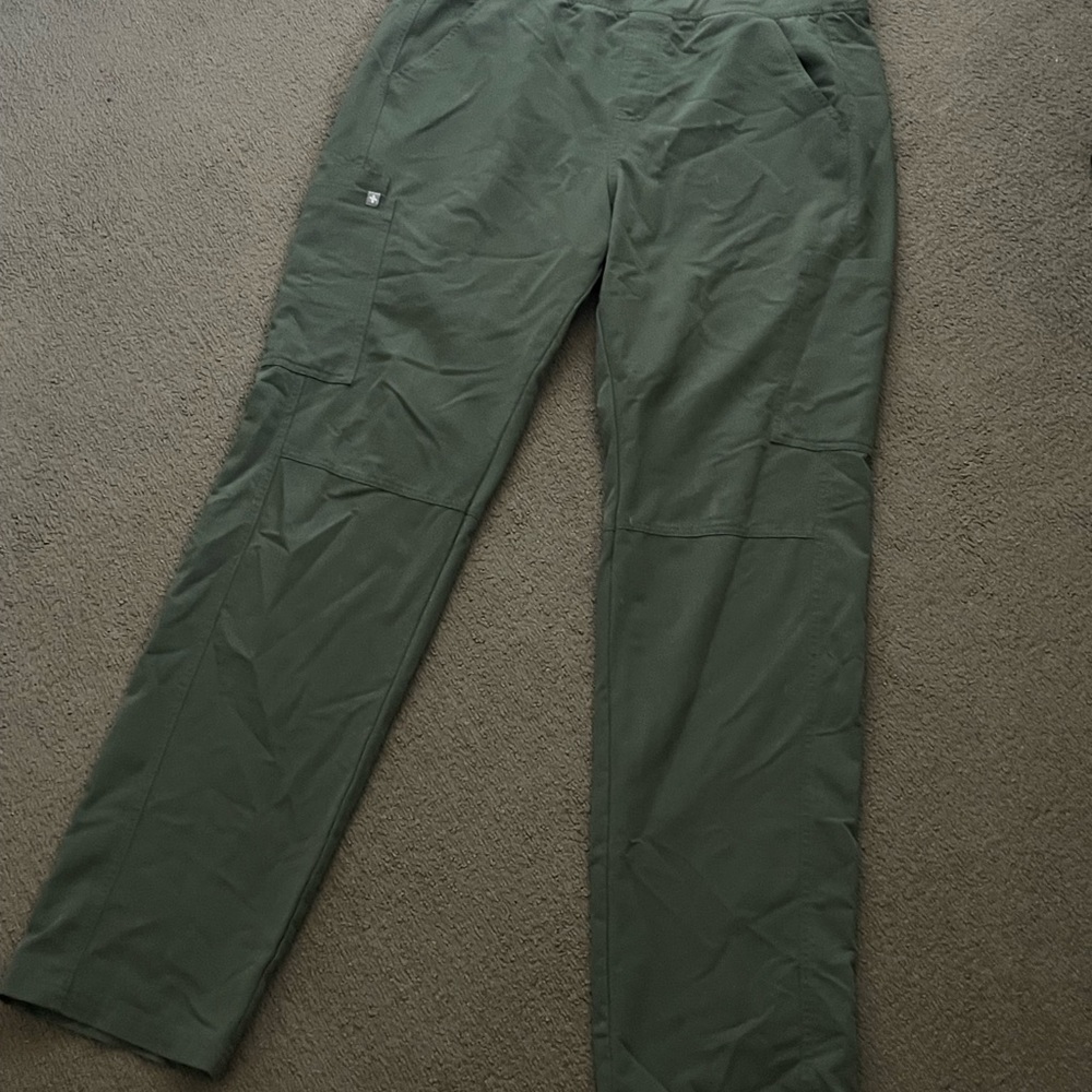 Figs Olive Cargo Pants for Men